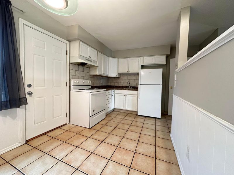 5726 Beechcroft Road, Unit J, Columbus, OH 43229 Photo 8