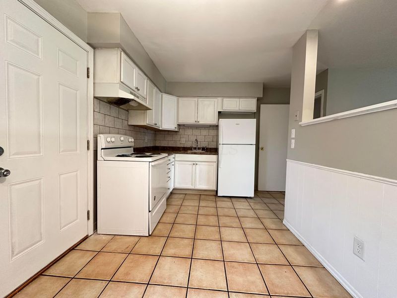 5726 Beechcroft Road, Unit J, Columbus, OH 43229 Photo 8