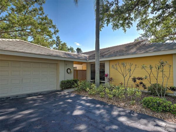 220 SOUTHAMPTON DRIVE, Unit 325, VENICE, FL 34293