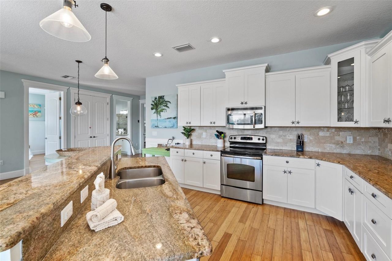 204 66th Street, Holmes Beach, FL 34217 Photo