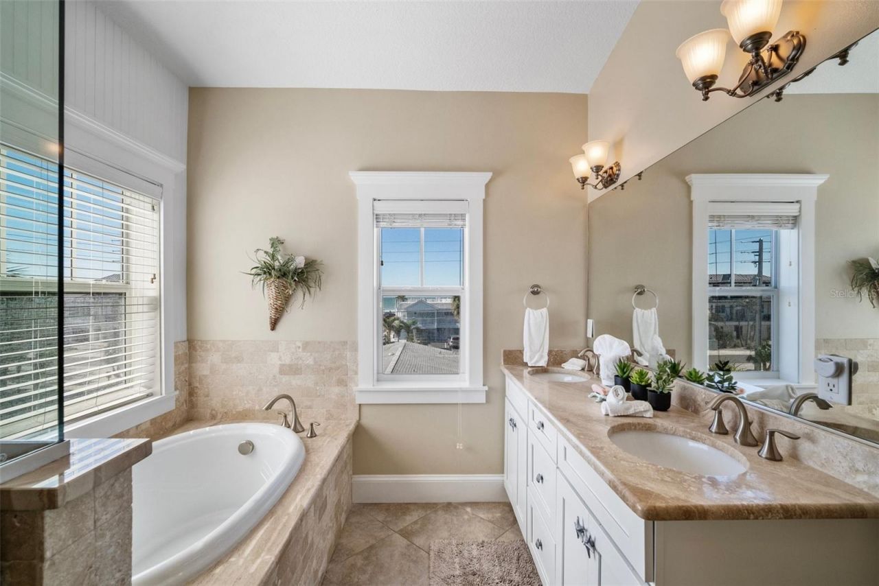 204 66th Street, Holmes Beach, FL 34217 Photo