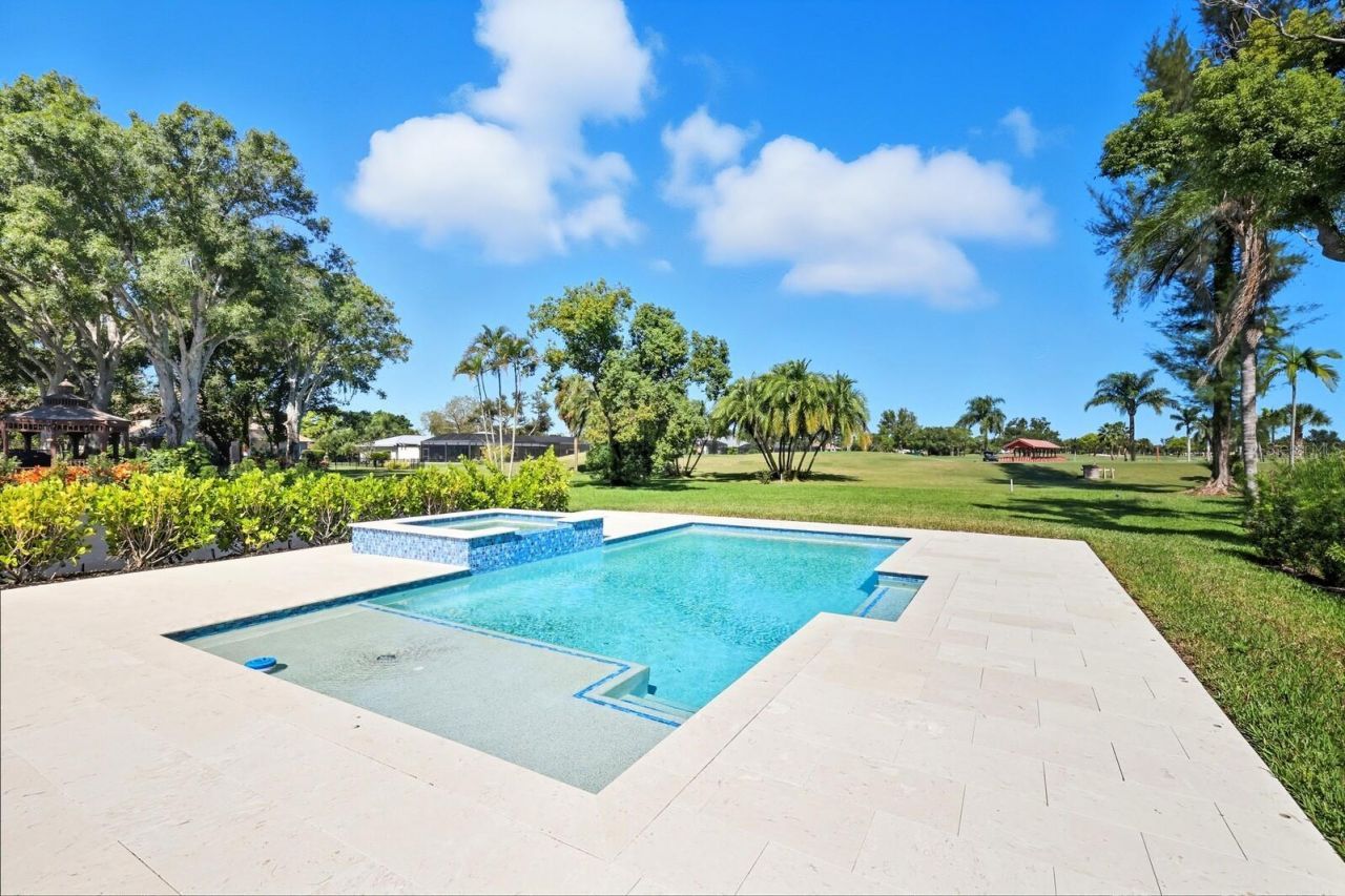 5060 18th Avenue W, Bradenton, FL 34209 Photo