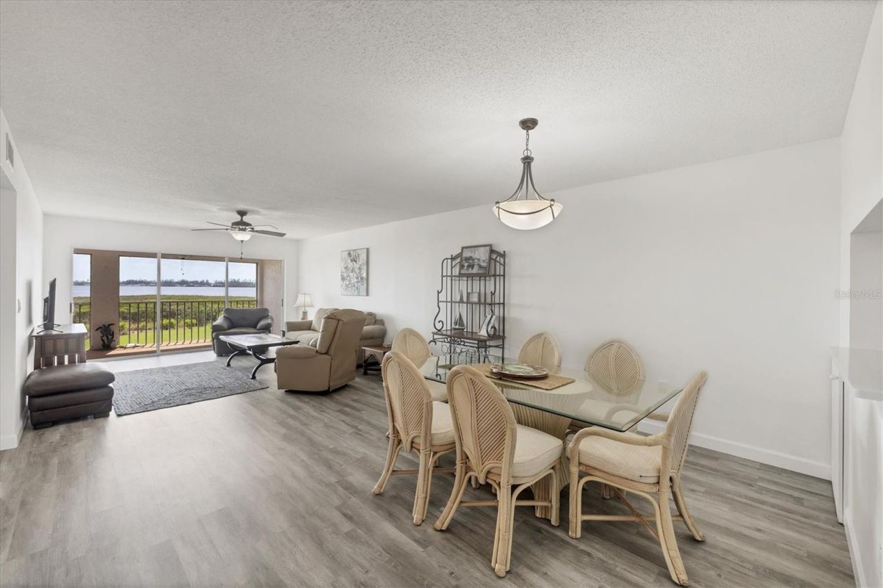 1153 Edgewater Circle, Bradenton, FL 34209 Photo