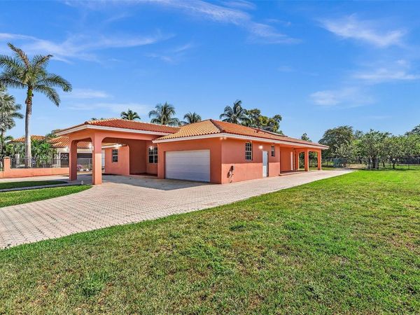 279 NW 119th Ave., Miami, FL 33182
