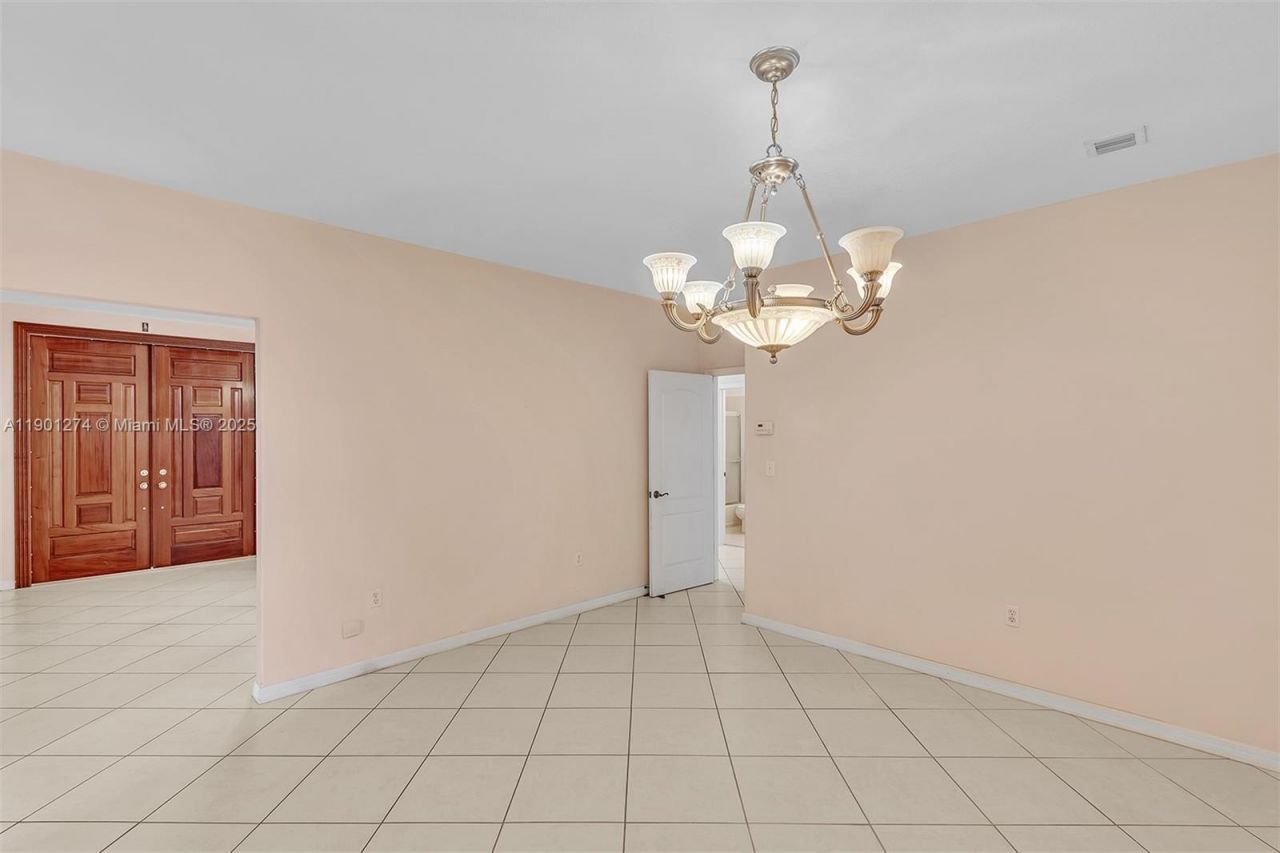 279 NW 119th Ave., Miami, FL 33182 Photo