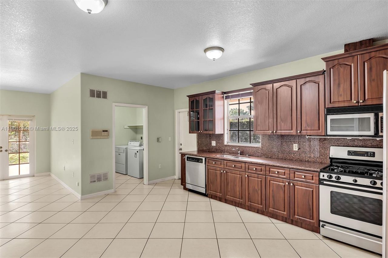 279 NW 119th Ave., Miami, FL 33182 Photo