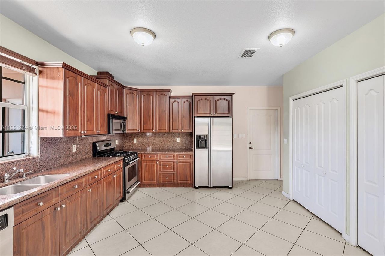 279 NW 119th Ave., Miami, FL 33182 Photo