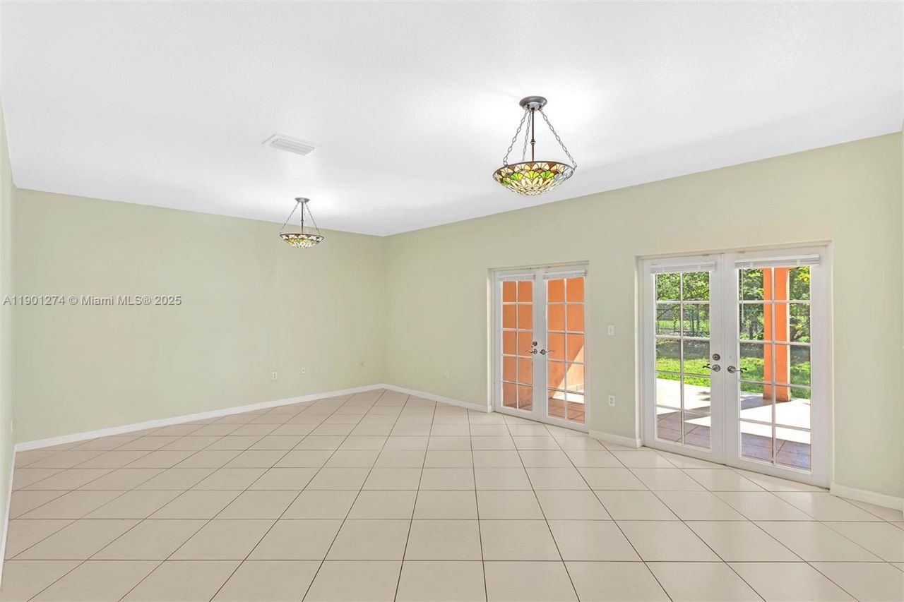 279 NW 119th Ave., Miami, FL 33182 Photo