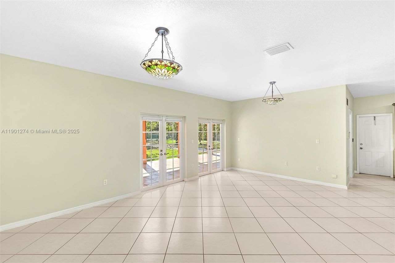 279 NW 119th Ave., Miami, FL 33182 Photo