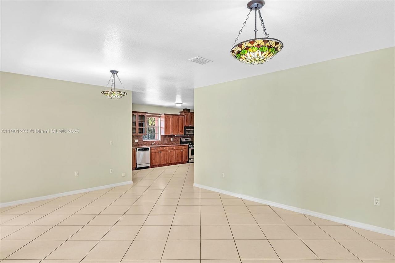 279 NW 119th Ave., Miami, FL 33182 Photo