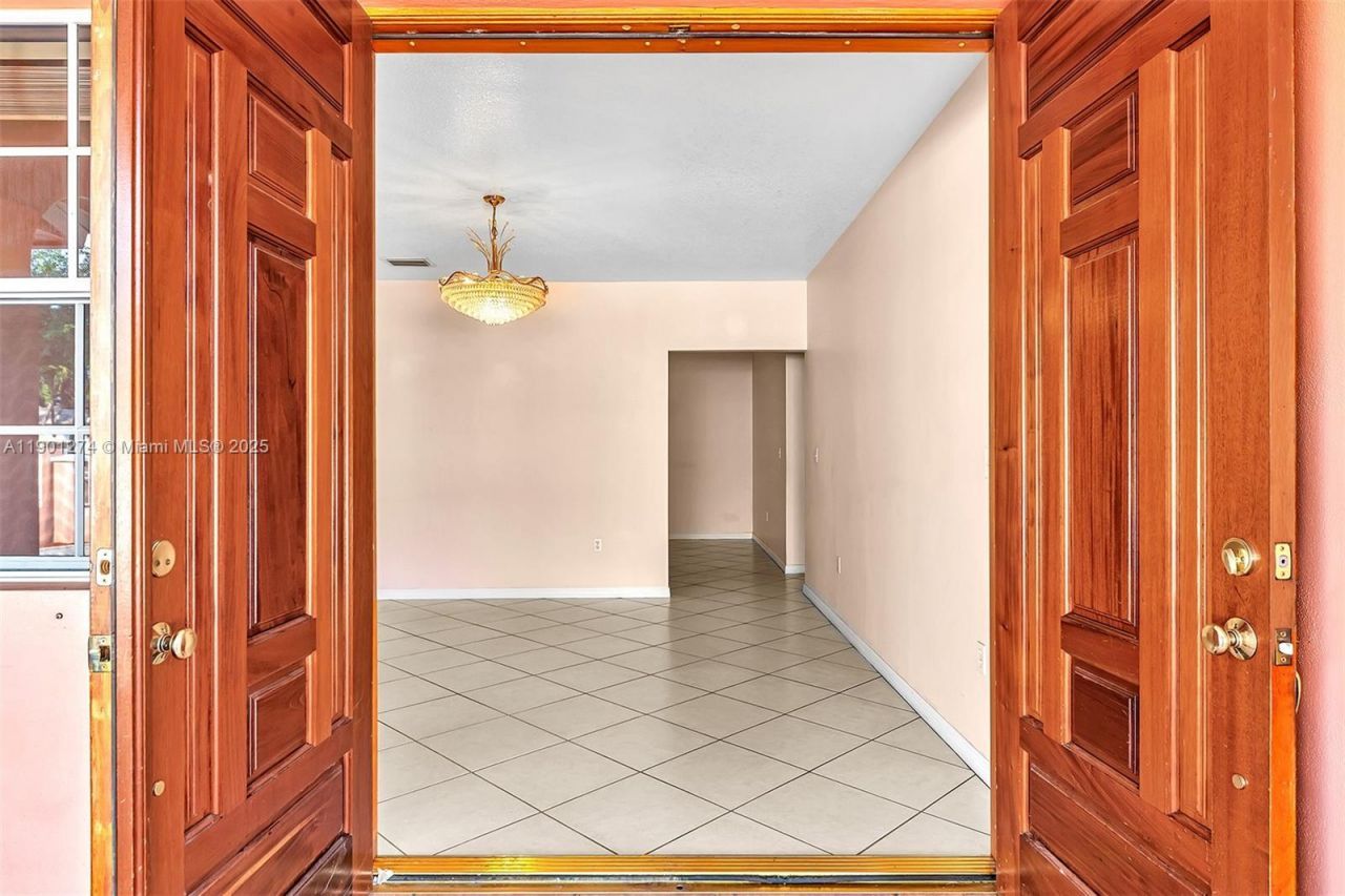 279 NW 119th Ave., Miami, FL 33182 Photo