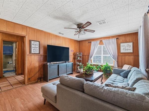 518 Red bud Lane, Cockrell Hill, TX 75211