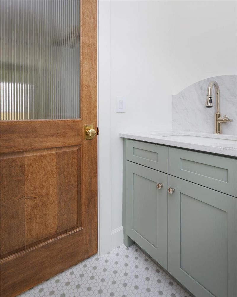 15 E Hazel Street, Orlando, FL 32804 Photo