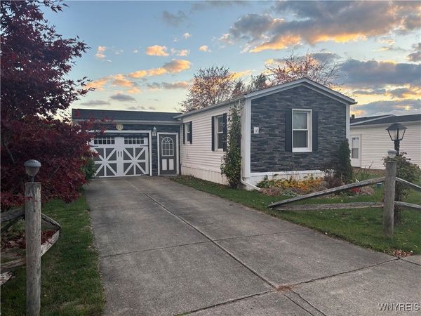 46 Golden Pond, Akron, NY 14001