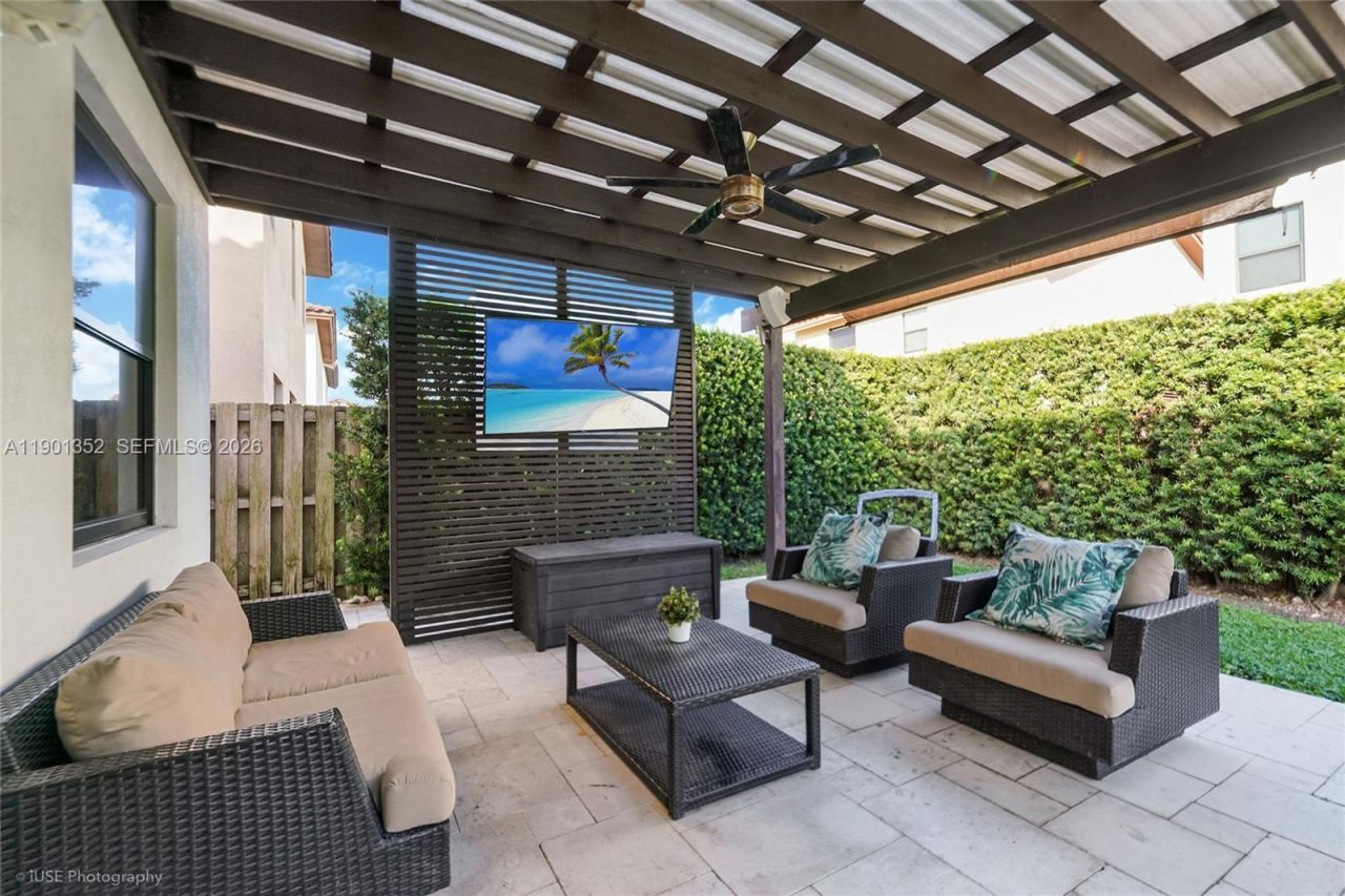 8723 NW 102nd Pl, Doral, FL 33178 Photo