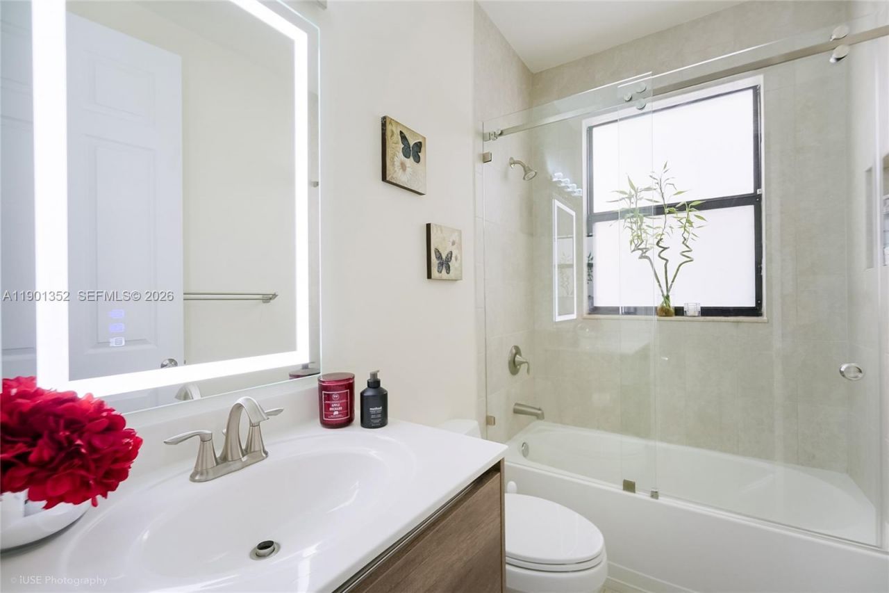 8723 NW 102nd Pl, Doral, FL 33178 Photo