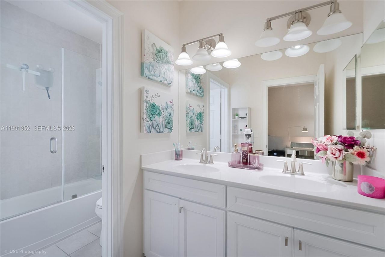 8723 NW 102nd Pl, Doral, FL 33178 Photo