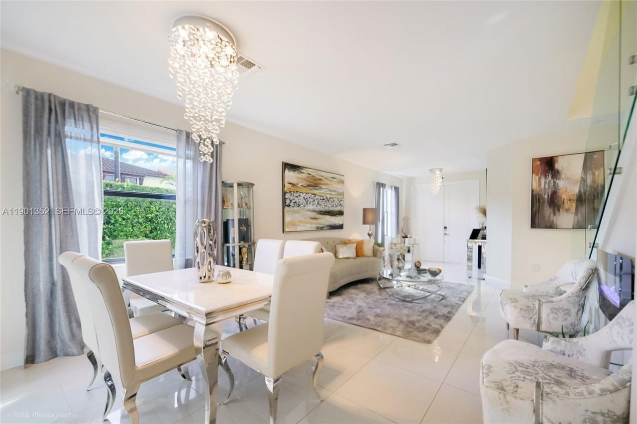 8723 NW 102nd Pl, Doral, FL 33178 Photo