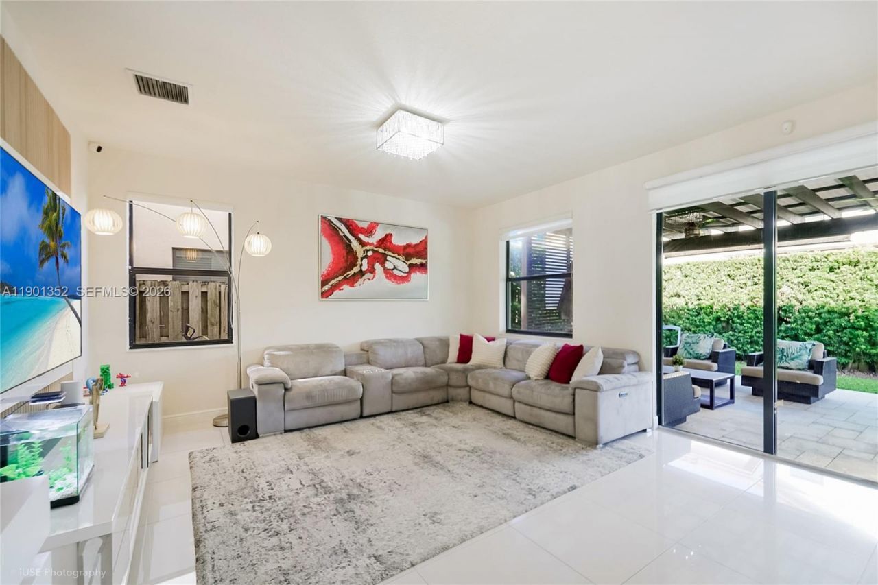 8723 NW 102nd Pl, Doral, FL 33178 Photo