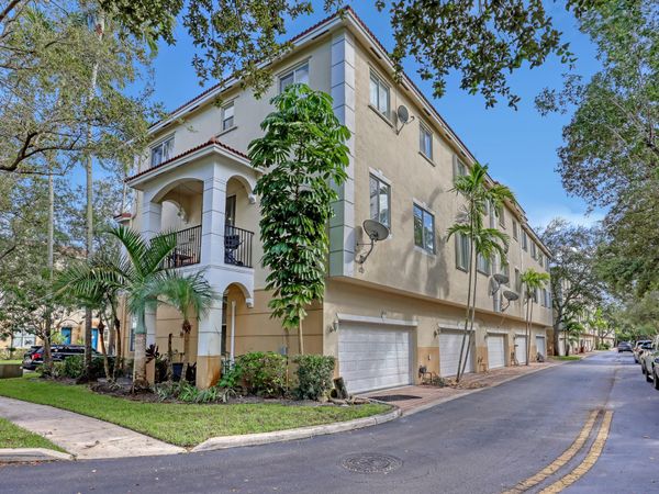 2850 S Oasis Drive, Boynton Beach, FL 33426