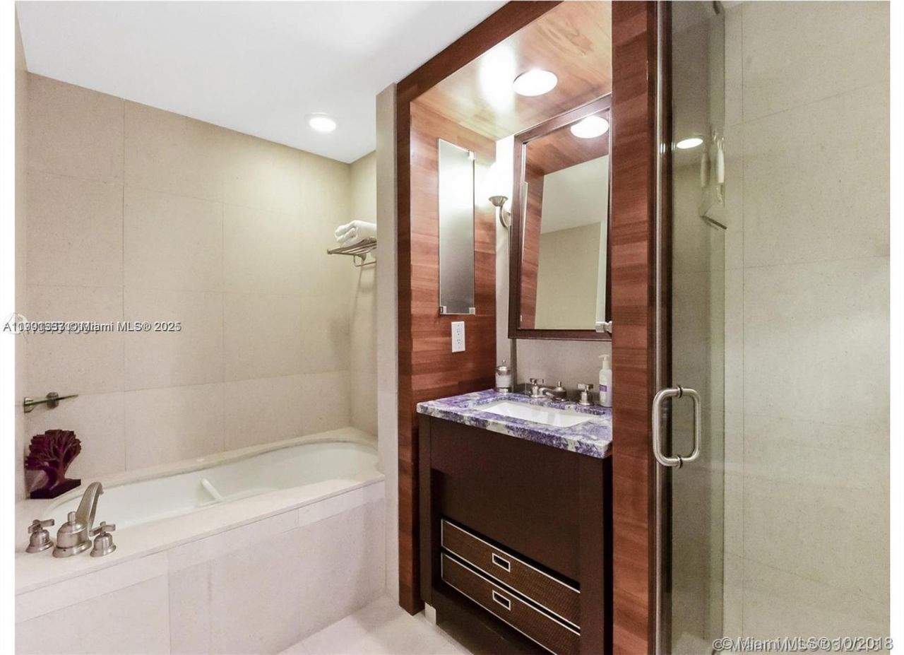 6801 Collins Ave, Unit 1209, Miami Beach, FL 33141 Photo