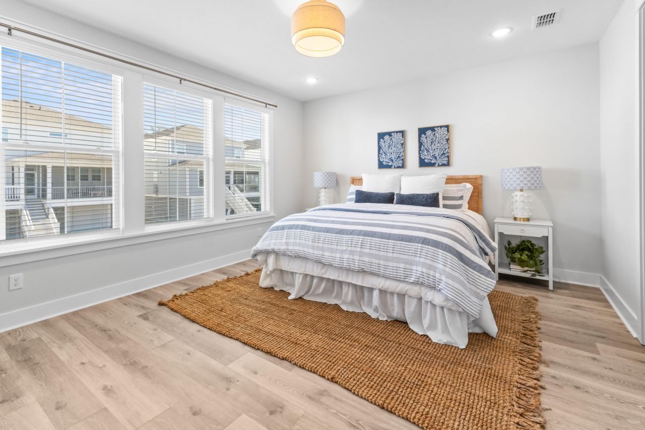 1554 N Lakeshore Drive Photo 19