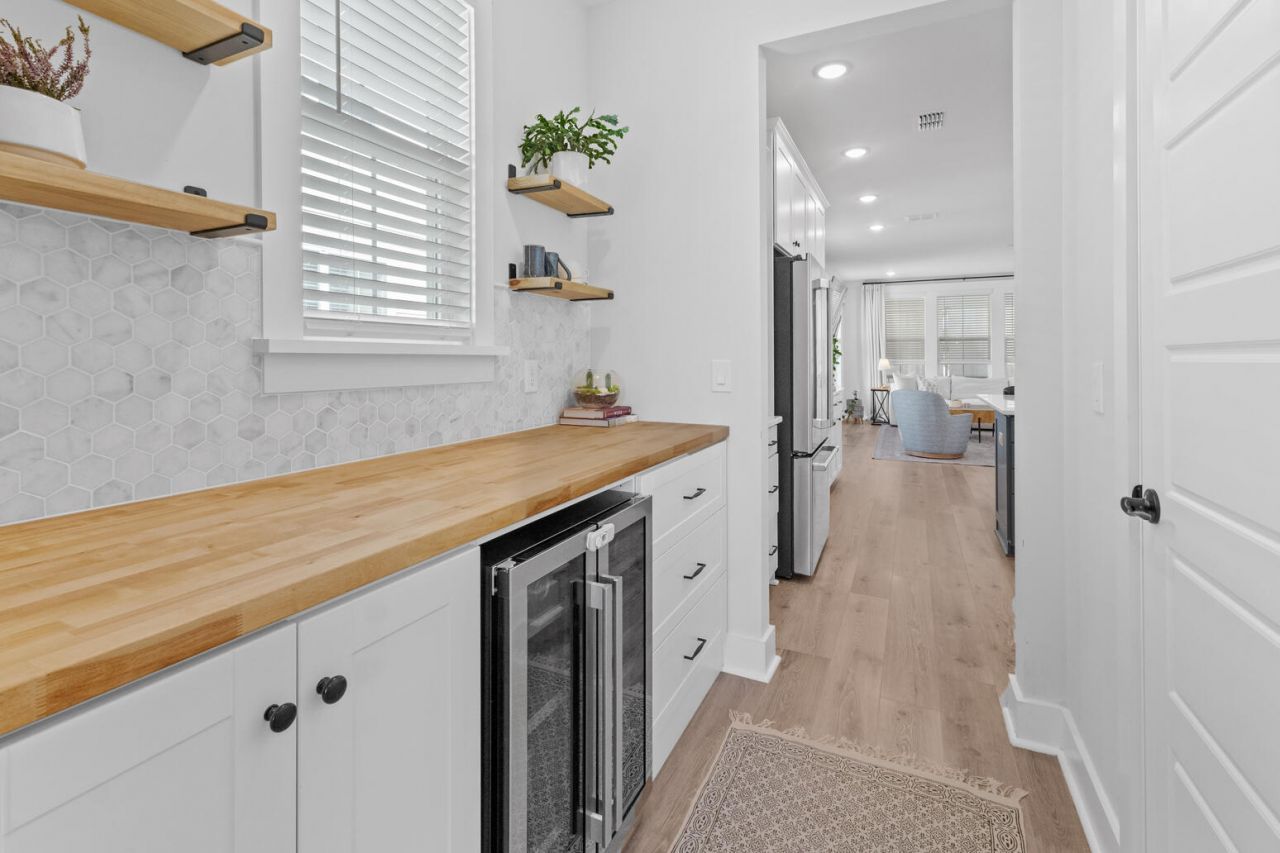 1554 N Lakeshore Drive Photo 23