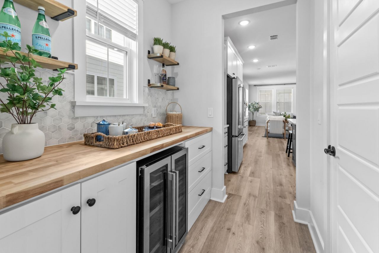 1554 N Lakeshore Drive Photo 9