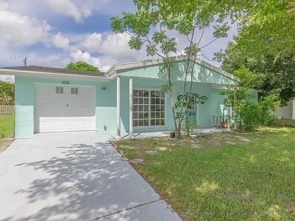 1010 SE Euclid Lane, Port Saint Lucie, FL 34983
