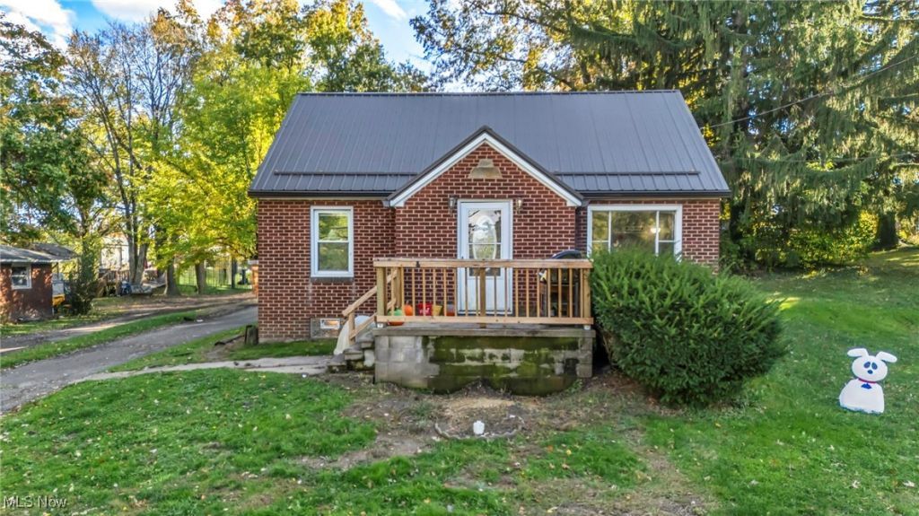 6984 Warren Sharon Road, Brookfield, OH 44403 Main Photo