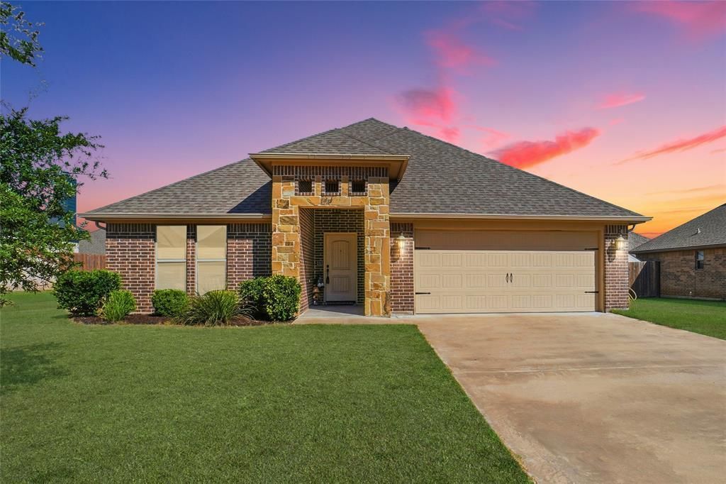 206 Mckittrick Lane, Godley, TX 76044 Main Photo