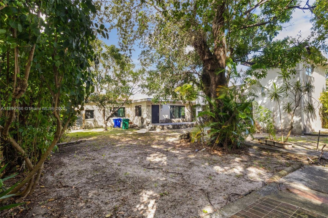 1045 NW 52nd St, Miami, FL 33127 Photo