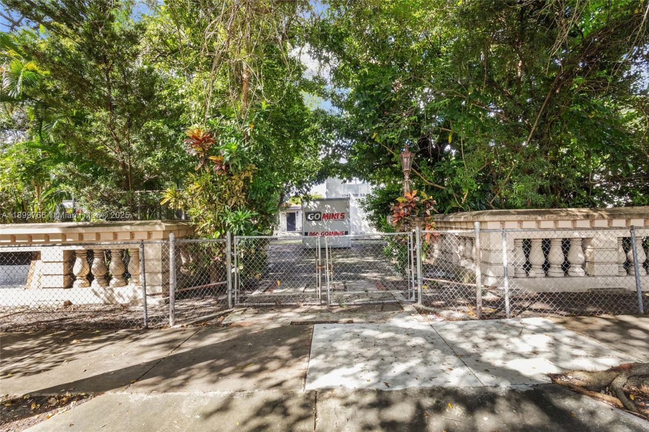 1045 NW 52nd St, Miami, FL 33127 Photo