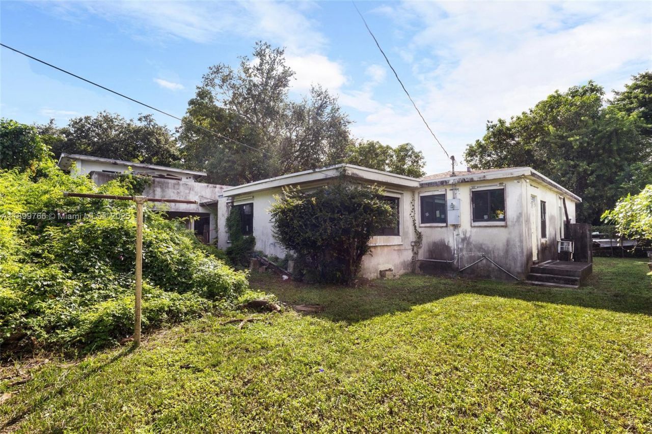 1045 NW 52nd St, Miami, FL 33127 Photo