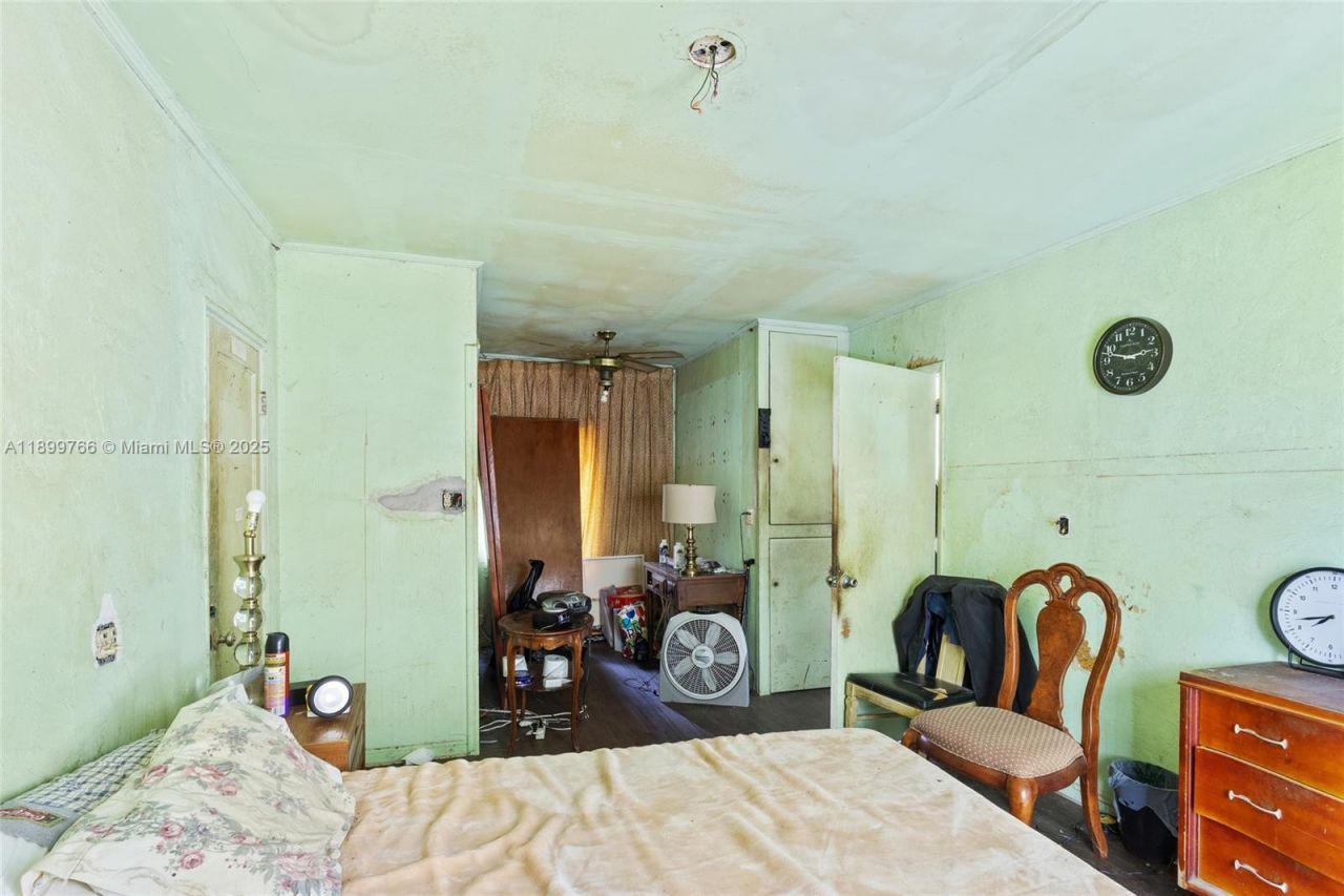 1045 NW 52nd St, Miami, FL 33127 Photo