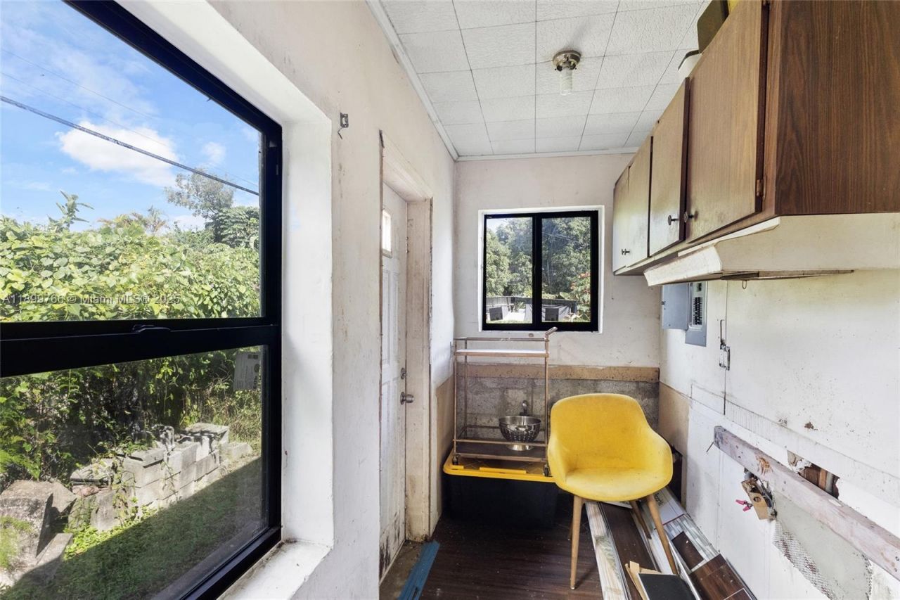 1045 NW 52nd St, Miami, FL 33127 Photo