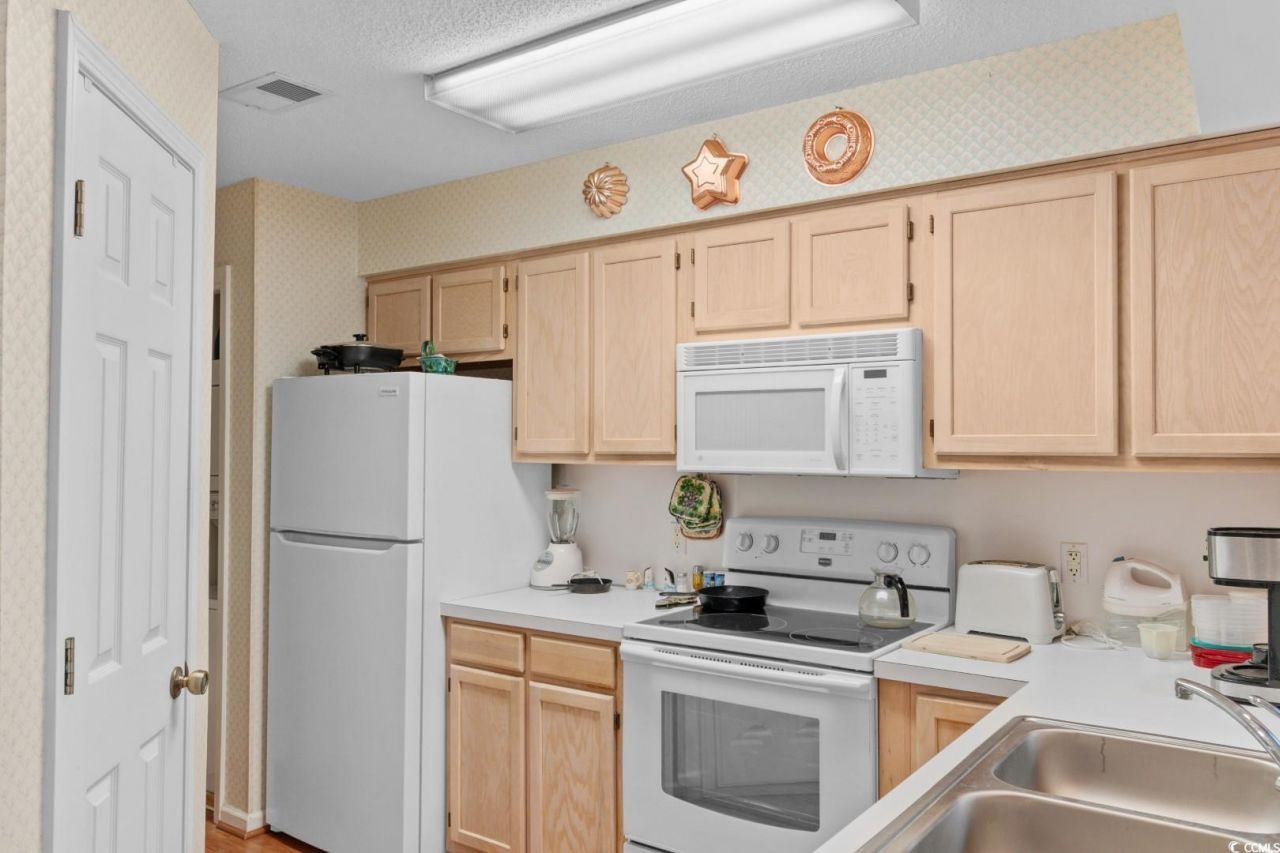 1900 Duffy St. Photo 7