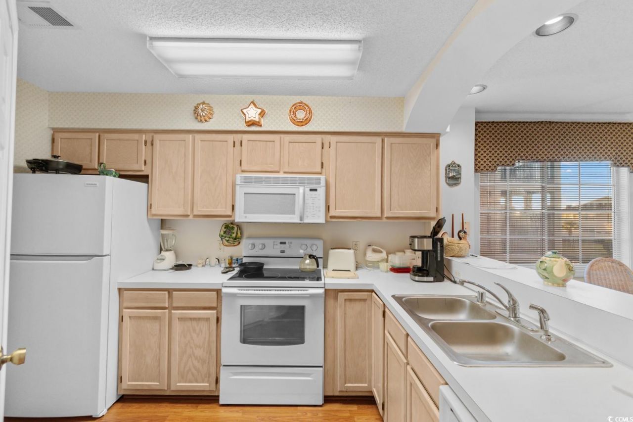 1900 Duffy St. Photo 8