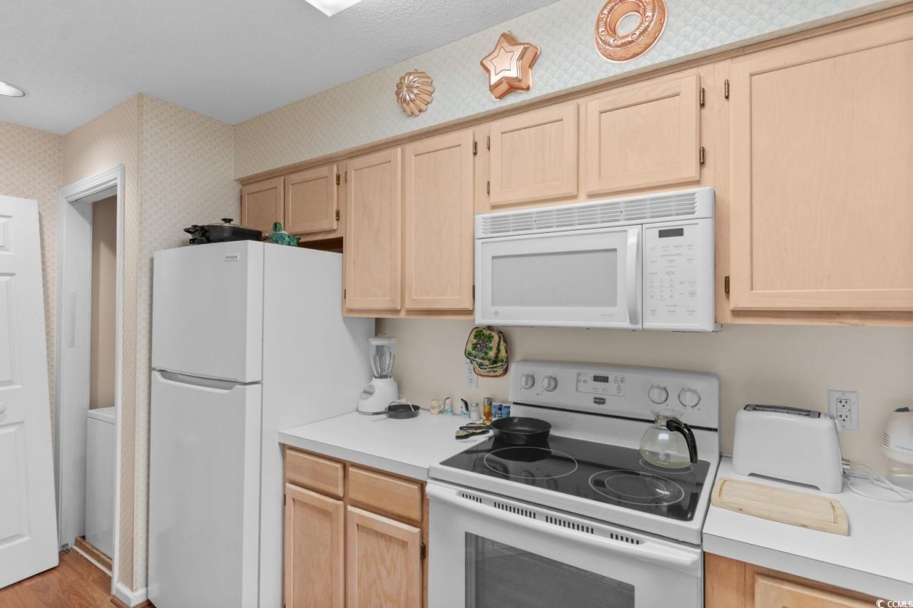 1900 Duffy St. Photo 9