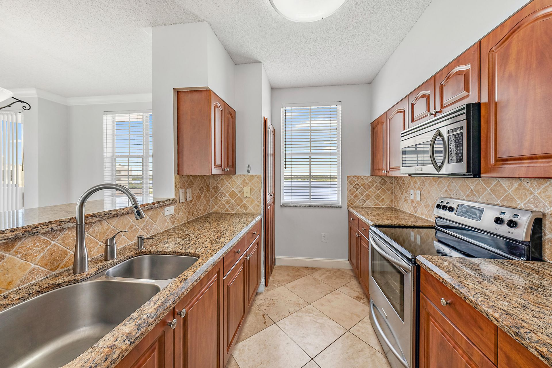 616 Clearwater Park Road, Unit 913, West Palm Beach, FL 33401 Photo