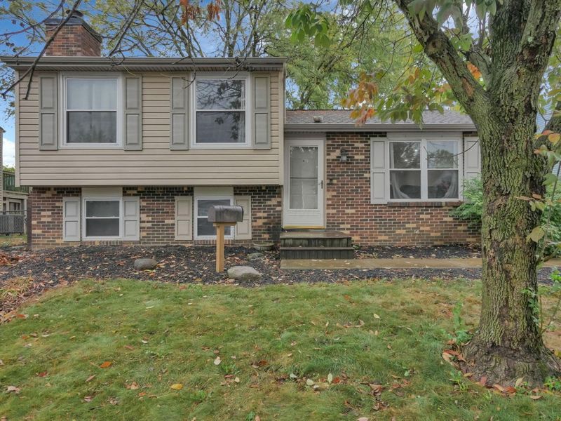 2272 Topaz Drive, Grove City, OH 43123 Photo 1