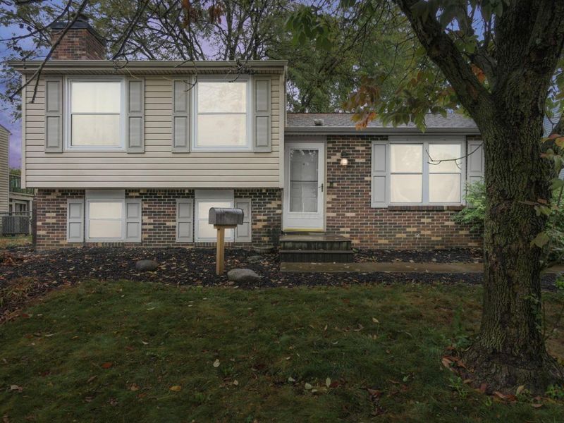2272 Topaz Drive, Grove City, OH 43123 Photo 2