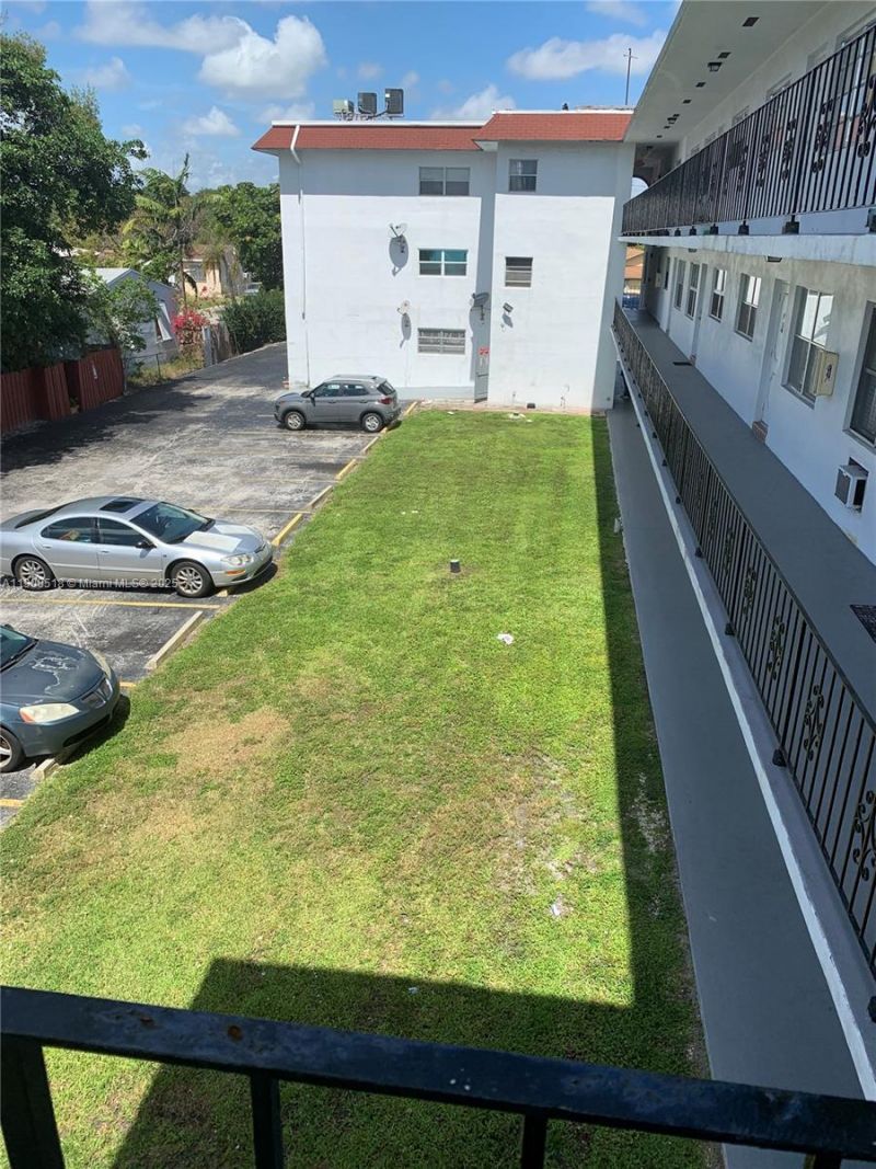 2420 Johnson St, Unit 303, Hollywood, FL 33020 Photo