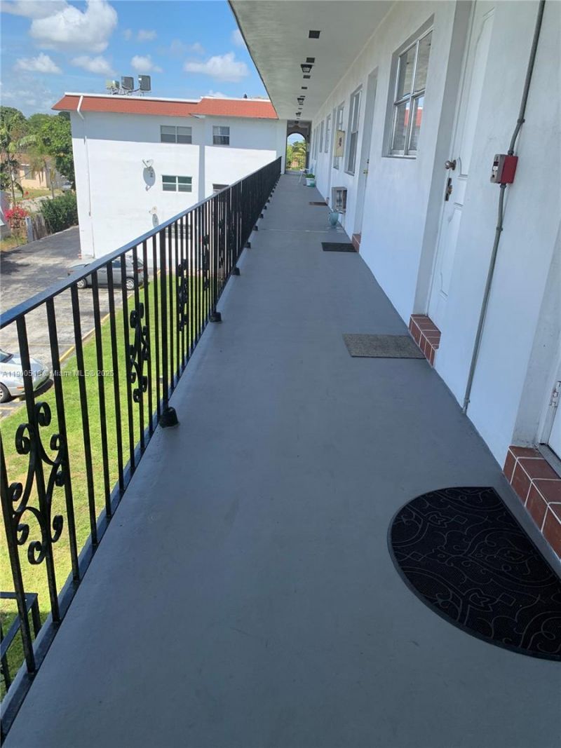 2420 Johnson St, Unit 303, Hollywood, FL 33020 Photo