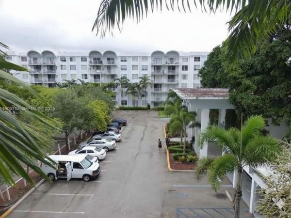 494 NW 165th St Rd, Unit C-602, Miami, FL 33169
