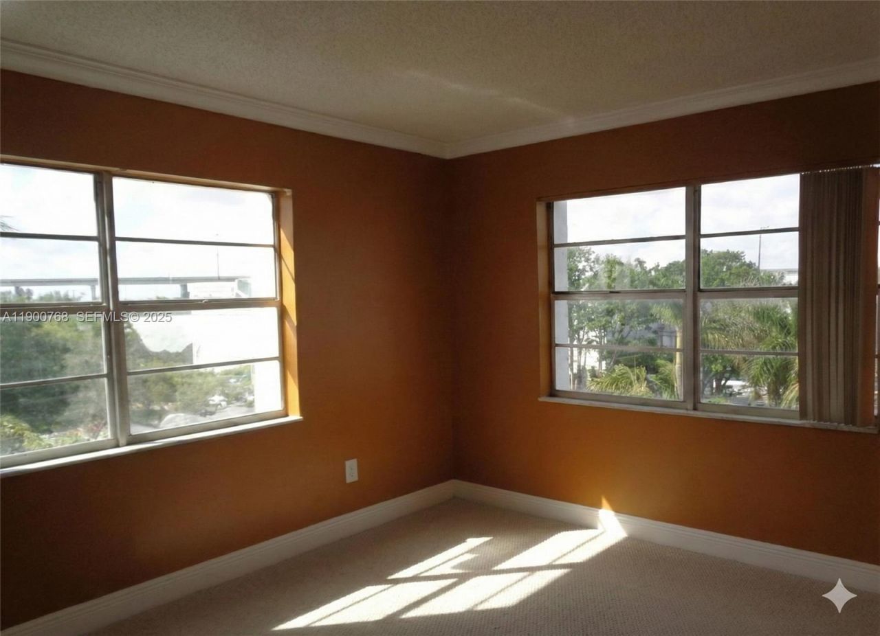 494 NW 165th St Rd, Unit C-602, Miami, FL 33169 Photo