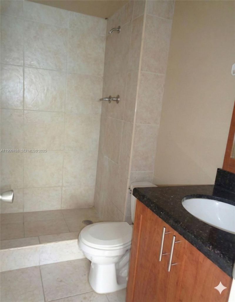 494 NW 165th St Rd, Unit C-602, Miami, FL 33169 Photo