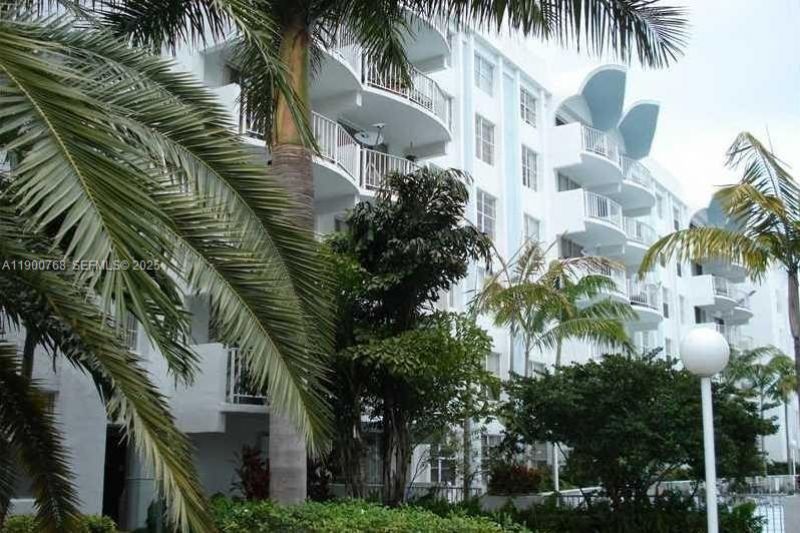 494 NW 165th St Rd, Unit C-602, Miami, FL 33169 Photo