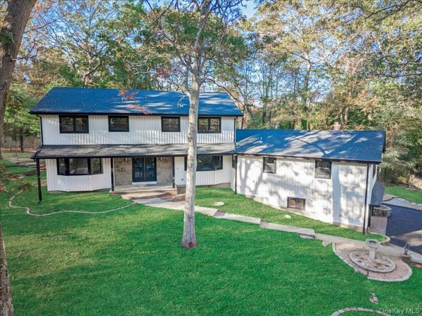 11 Gorham Lane, Dix Hills, NY 11746