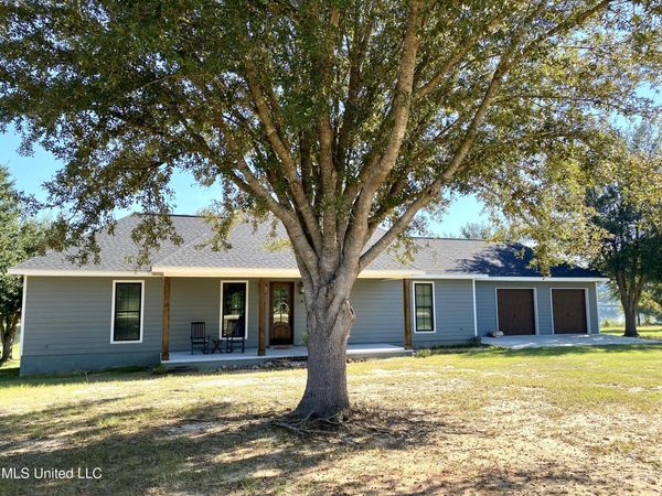 11 Long Island Road, Poplarville, MS 39470